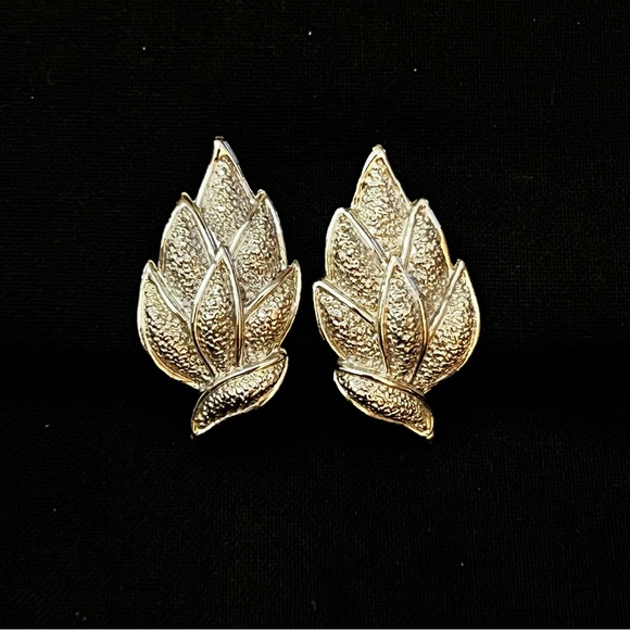 Vintage Coro Earrings - Picture 2 of 9